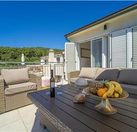 6 Bedroom Beachfront Villa with Heated Pool near Vela Luka on Korcula Island, Sleep 12